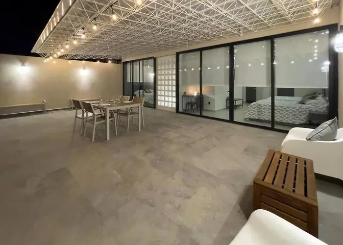 1ph Hidden Gem In Centro Fits 10 Private Terrace Сasa de vacaciones